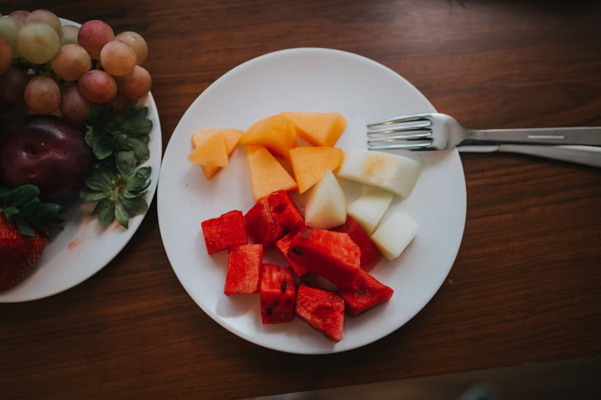 Colorful plate of vegetables and lean protein showing a balanced diet for seniors