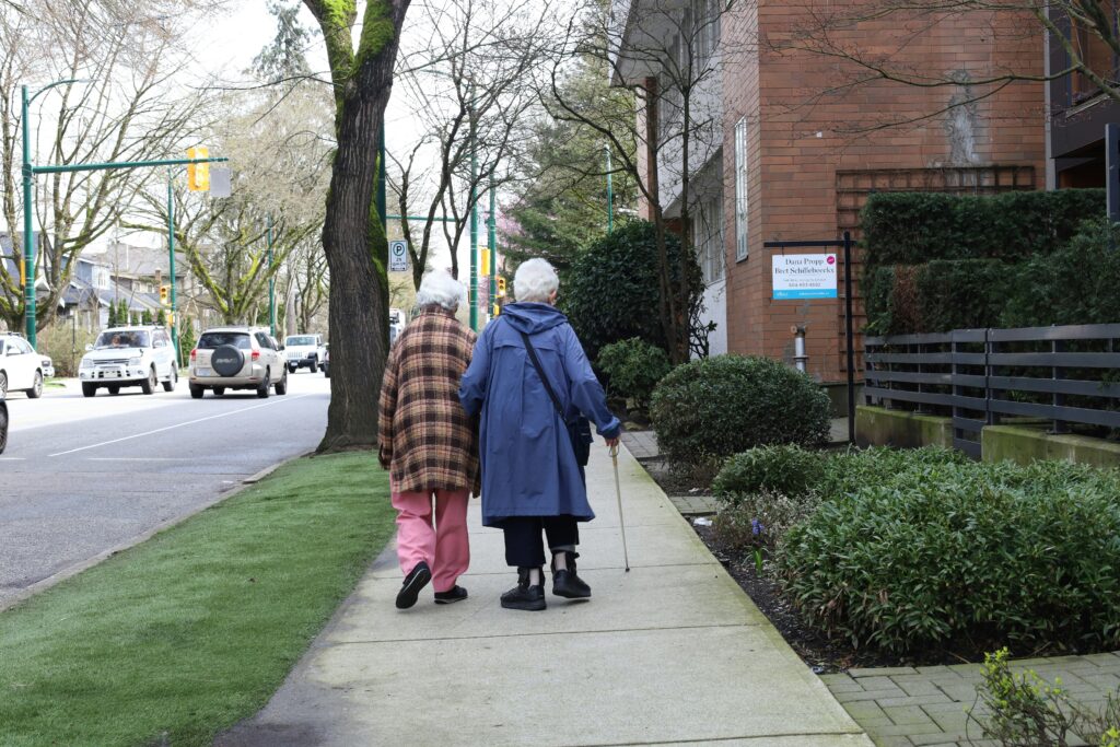 Caregiver offering in-home care services to prevent winter illness in seniors
