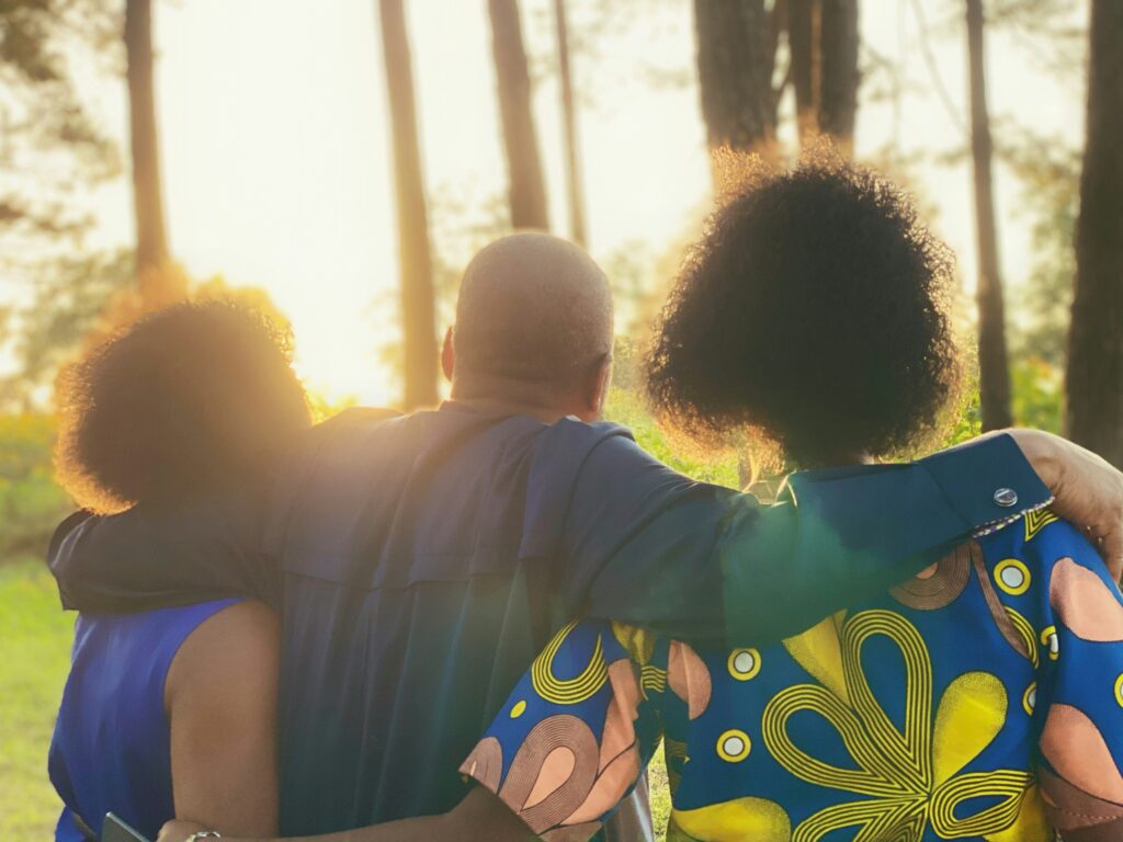 Family supporting senior with sundowning and memory loss