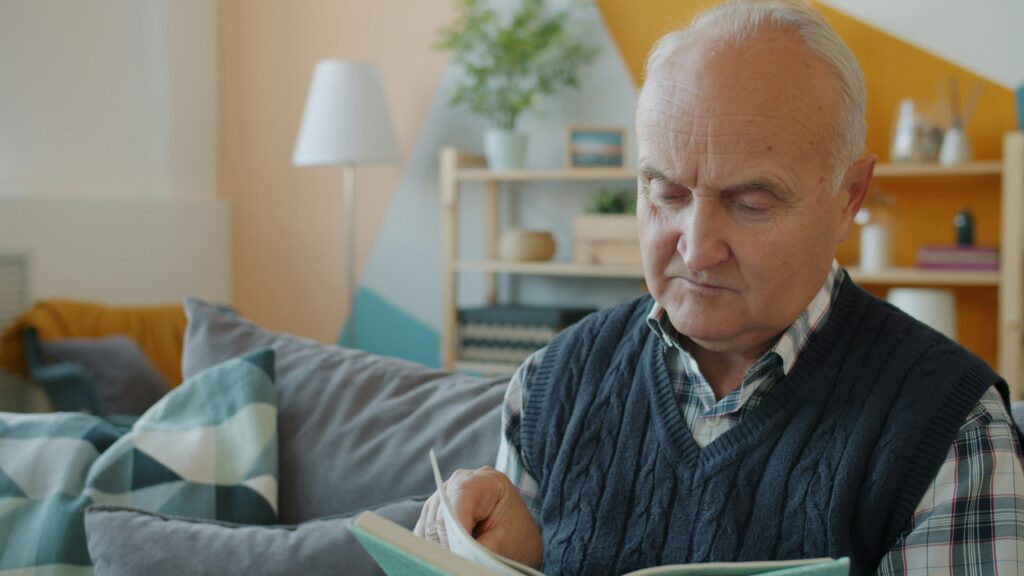 Home health aide Indianapolis helping senior woman with morning routine