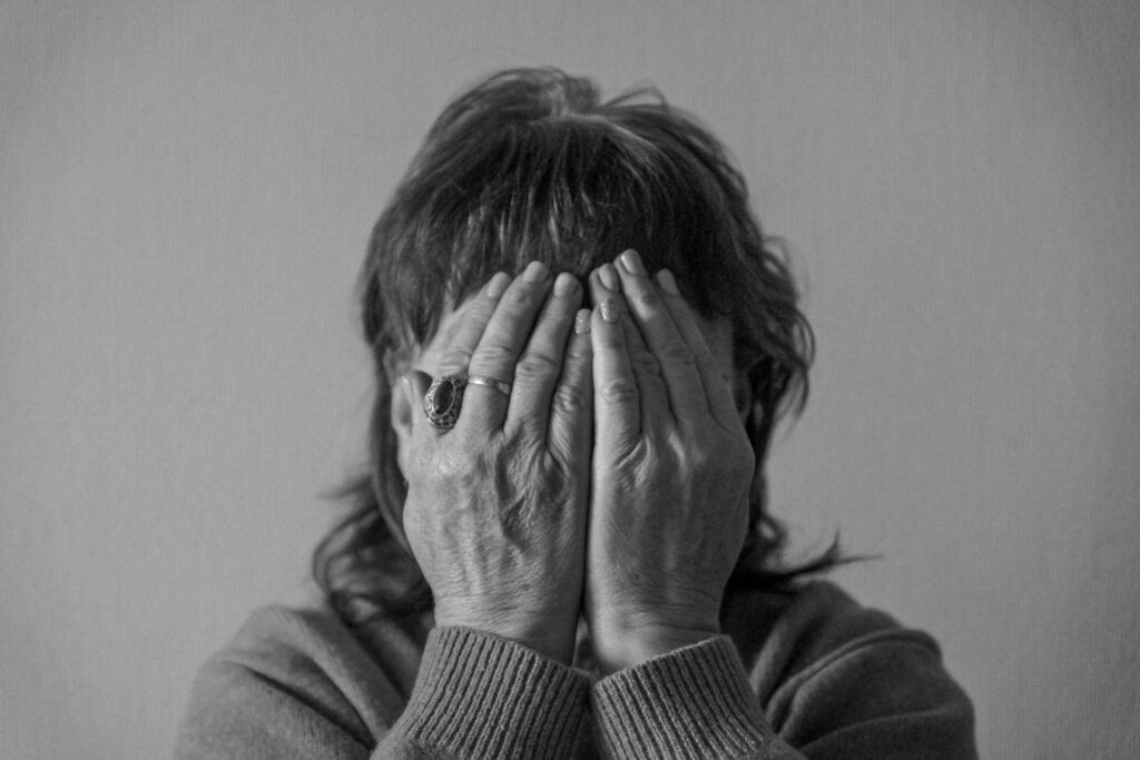10 Warning Signs Your Aging Parent Shouldn't Live Alone Anymore