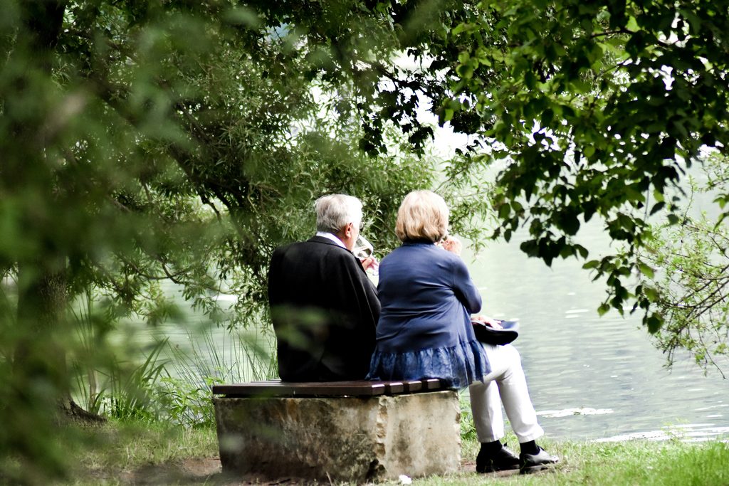 Can Home Care Help a Parent Who Is Becoming Isolated After Losing a Spouse? (A Guide to Healing & Connection)