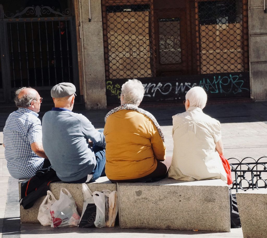 Care coordinator meeting a family to set up temporary caregiver support and backup care for elderly parents